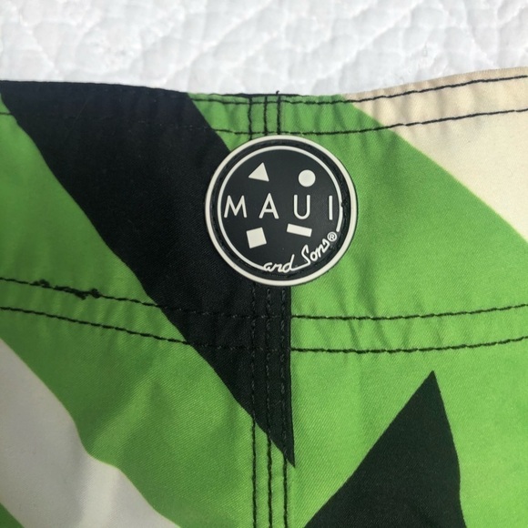 Maui & Sons Green Black Geo Boardshorts 36 - Picture 6 of 7